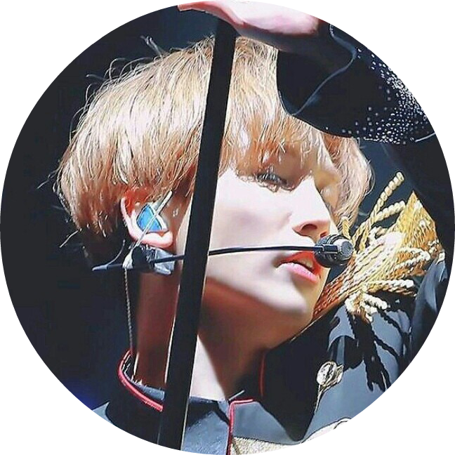 윤정한((철벽,정색 image
