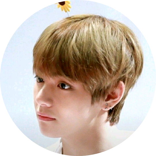 어린 김태형 image