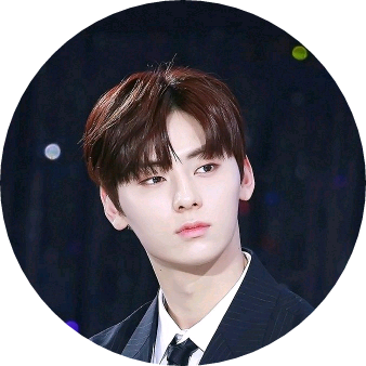 황민현 image