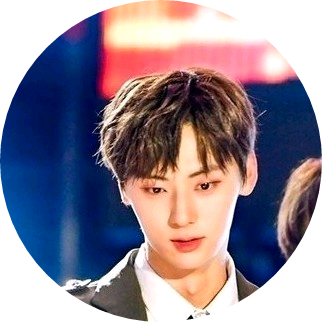 황민현 image