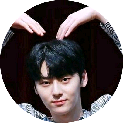 황민현 image