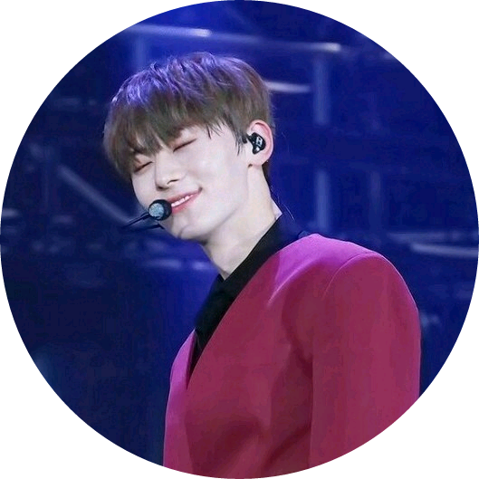 황민현 image