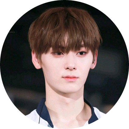 황민현 image