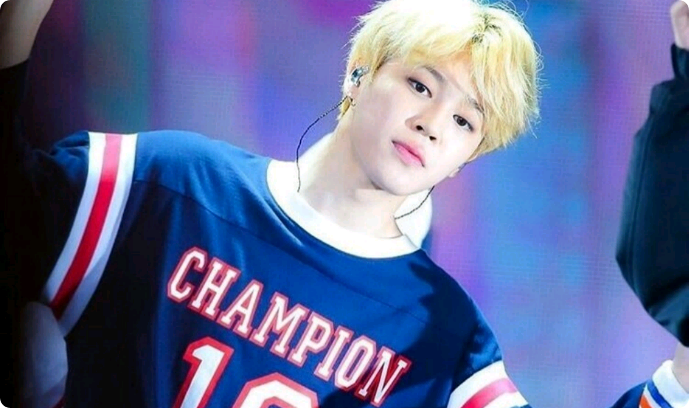 我因为政治原因要嫁给一个英俊的混蛋。 thumbnail