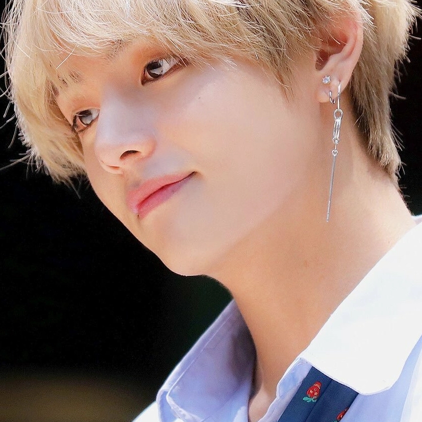 어린 김태형 image