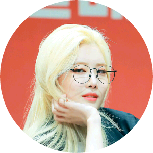 kim lip image