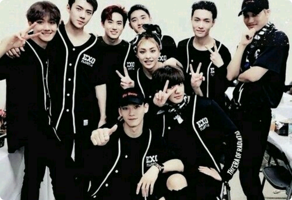 EXO演出結束後，在休息室…（因為Suho是隊長） thumbnail