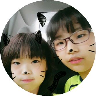 왼쪽이 저에염 작가 image