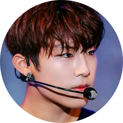 박우진/19살 image