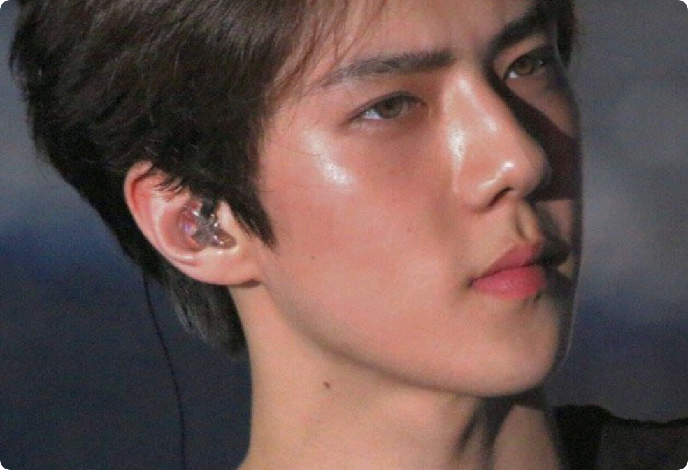 现在要给这位乡村女孩拍照了。 thumbnail