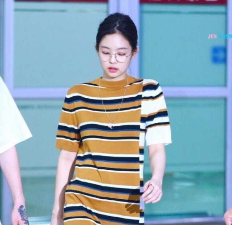 17세 연습생 김제니 thumbnail