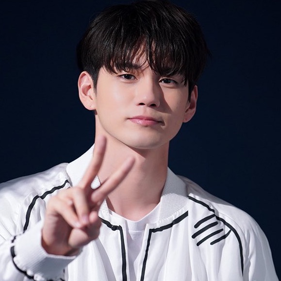 옹성우 image