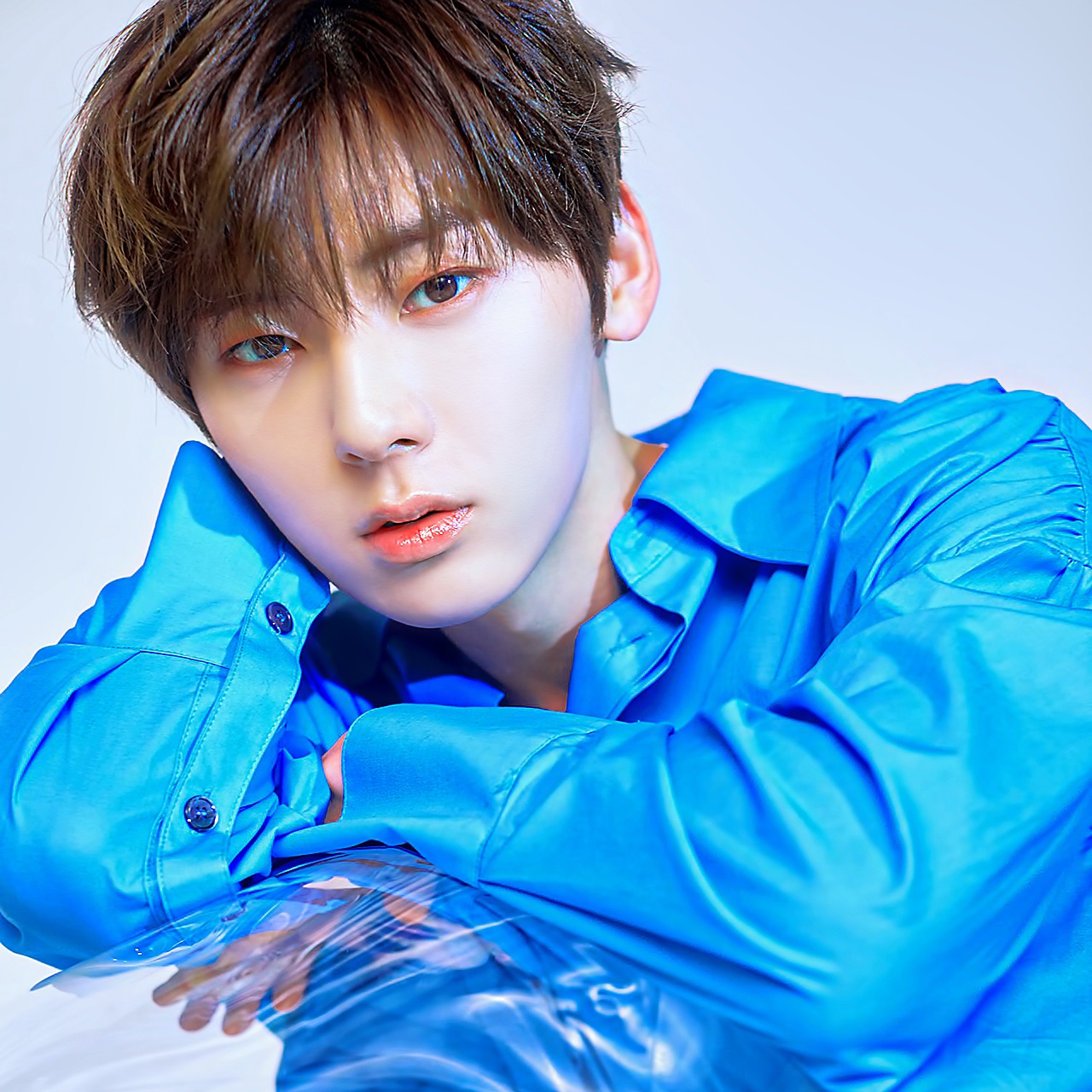 황민현 image