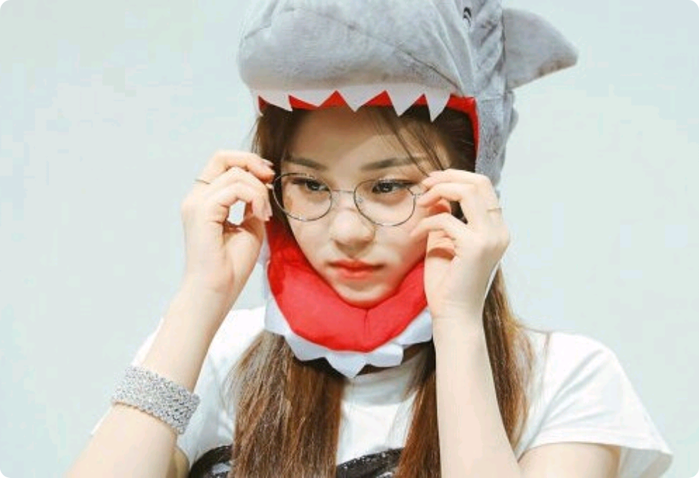 人气组合“女朋友” thumbnail