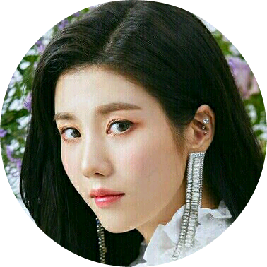 권은비 image