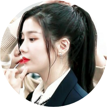 권은비 (13살) image