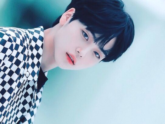 Hyungjun, felicitaciones por tu debut. thumbnail