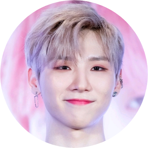 전웅 image