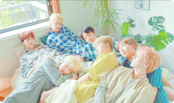 Living together with seven male friends thumbnail