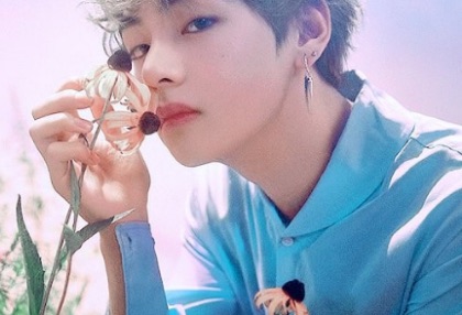 How 7 bodyguards protect a little girl thumbnail