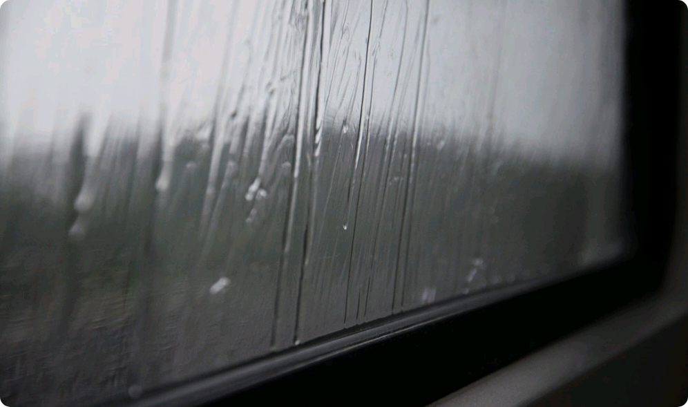 Mis lágrimas escondidas detrás de mi sonrisa. thumbnail