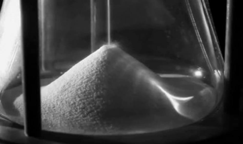 모래시계의 운명 thumbnail