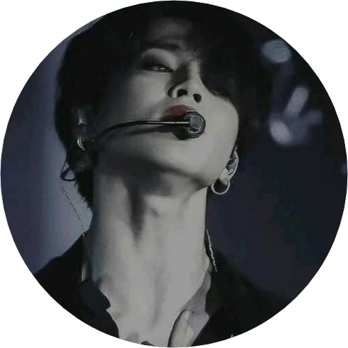 박 지 민  . image