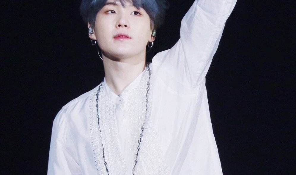 “我很抱歉……身处这个国家。” thumbnail