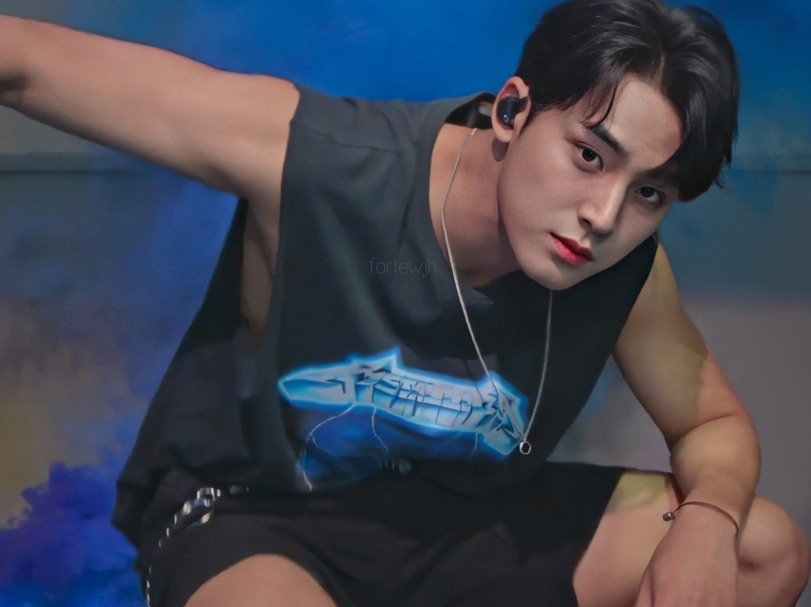 和一位英俊的排球運動員約會 thumbnail