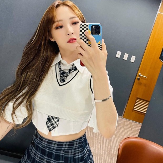 문별 (18살) image