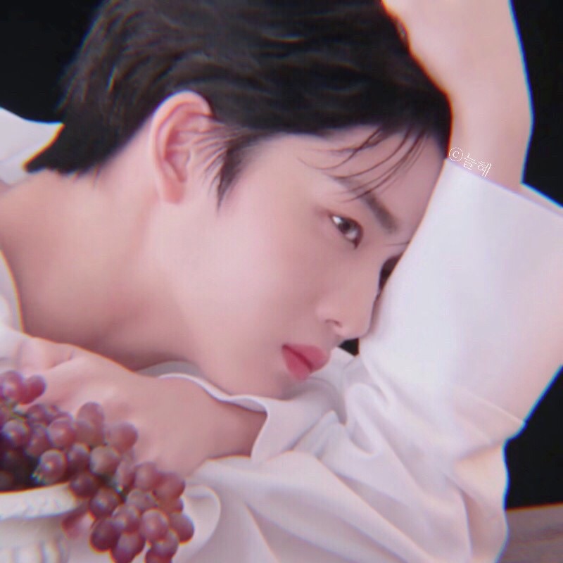 민 은 혁 . image