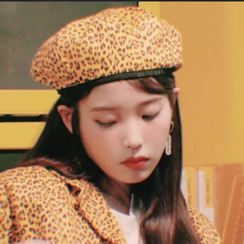 여 주 아 . image