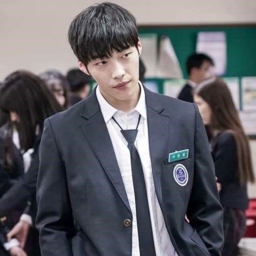 고등학생 • 우도환 image