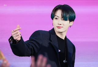 Bagimu, aku hanyalah seorang pacar, tidak lebih dan tidak kurang. thumbnail