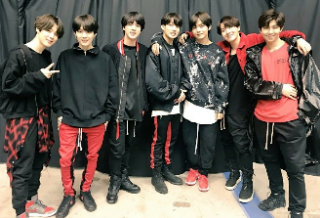 Apakah kamu tinggal bersama teman-teman priamu?! thumbnail