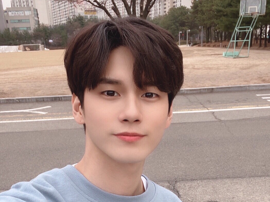 옹성우 인터뷰 모음 thumbnail image