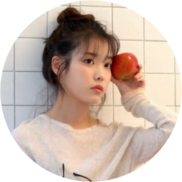 17살의 여주 image