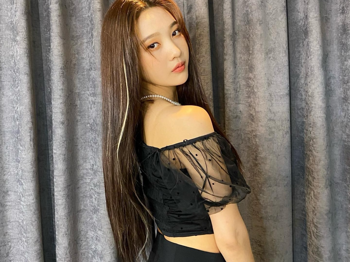 여주/21살/JK그룹사원/김석진동생 image