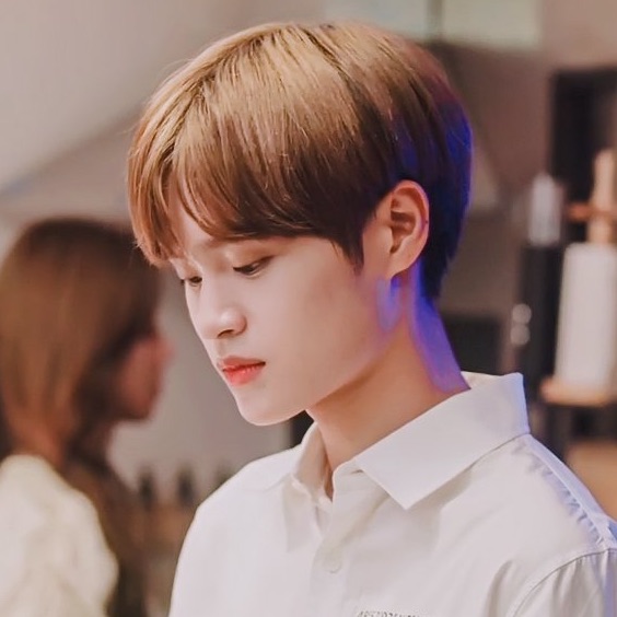 이대휘(17살) image