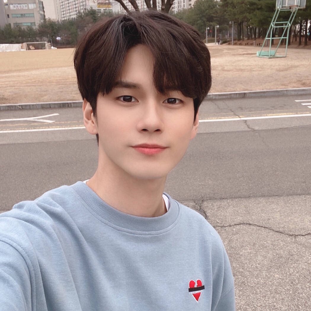 옹성우 image