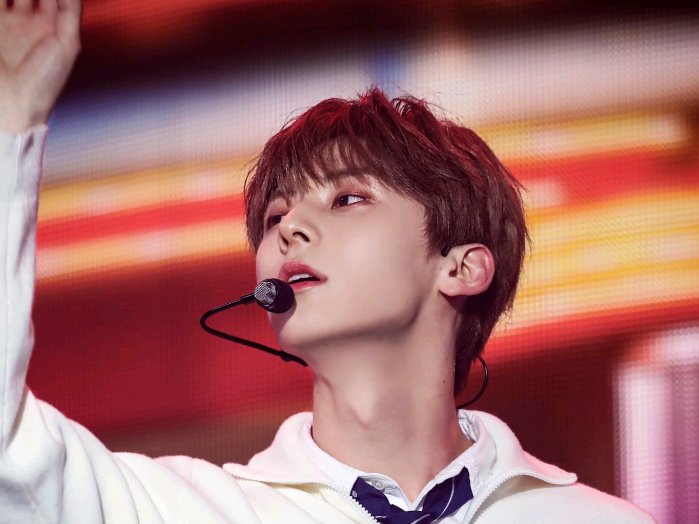 황민현 image