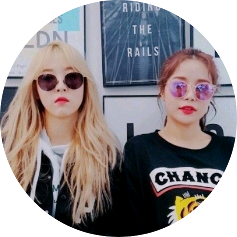 솔라,문별 image