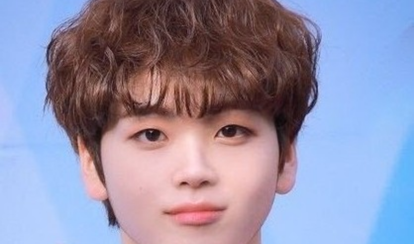 Spero che il futuro di Hyungjun sia pieno di fiori ~♡ thumbnail