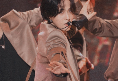 A dancing King Donghyuk.  thumbnail