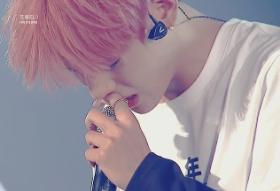 我越喜欢你，脸就越红。 thumbnail