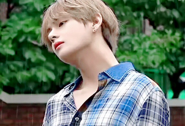 "Sors, ​​jolie fille." thumbnail