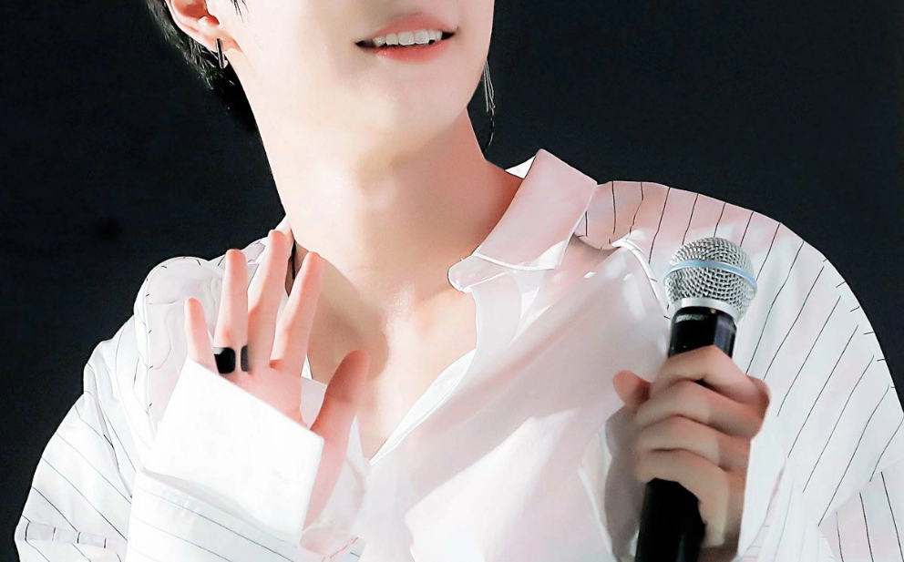 처마 밑에 있는 사람들 thumbnail