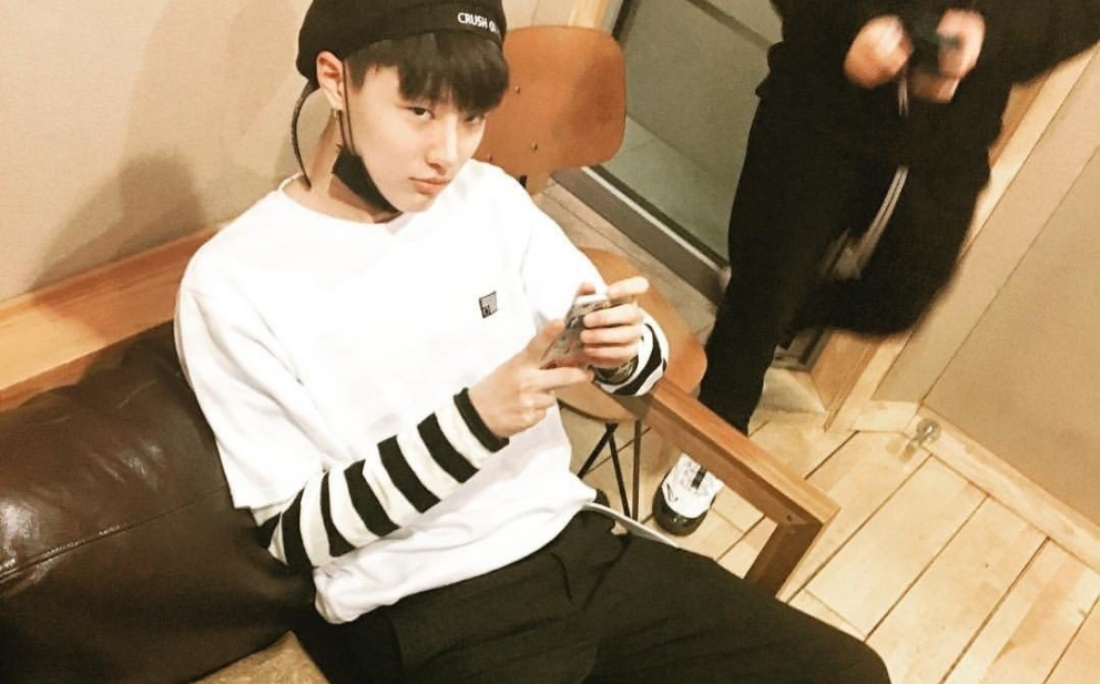 고차가운 INS 파생 화이트 스위트 thumbnail