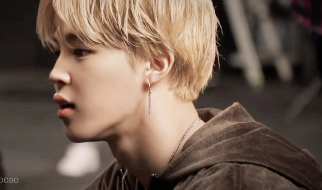 An idol trainee and an active idol are dating? thumbnail