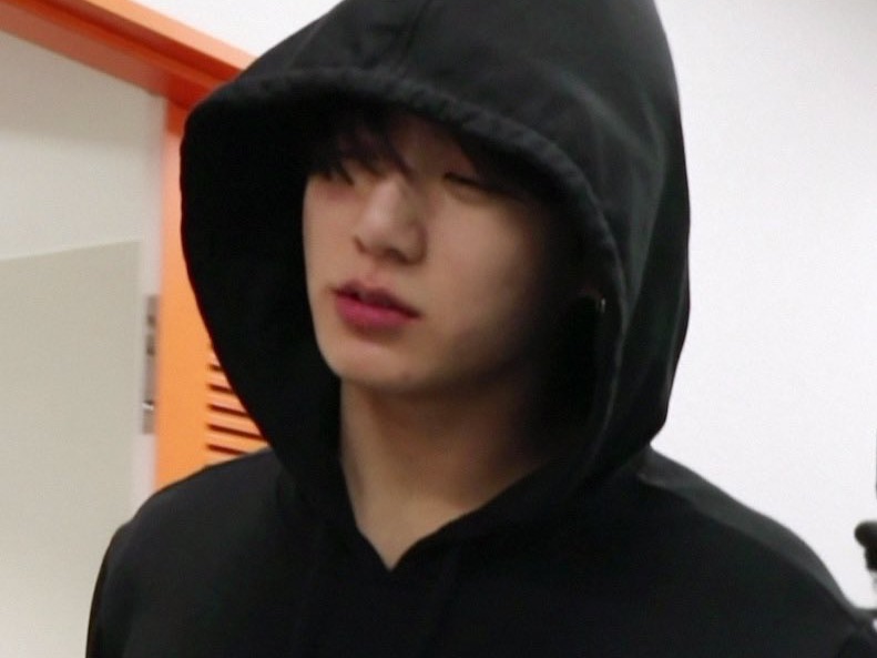 也許它只是洶湧波濤中一座簡陋的沙堡。 thumbnail